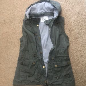 Great army green vest with a sweatshirt lining